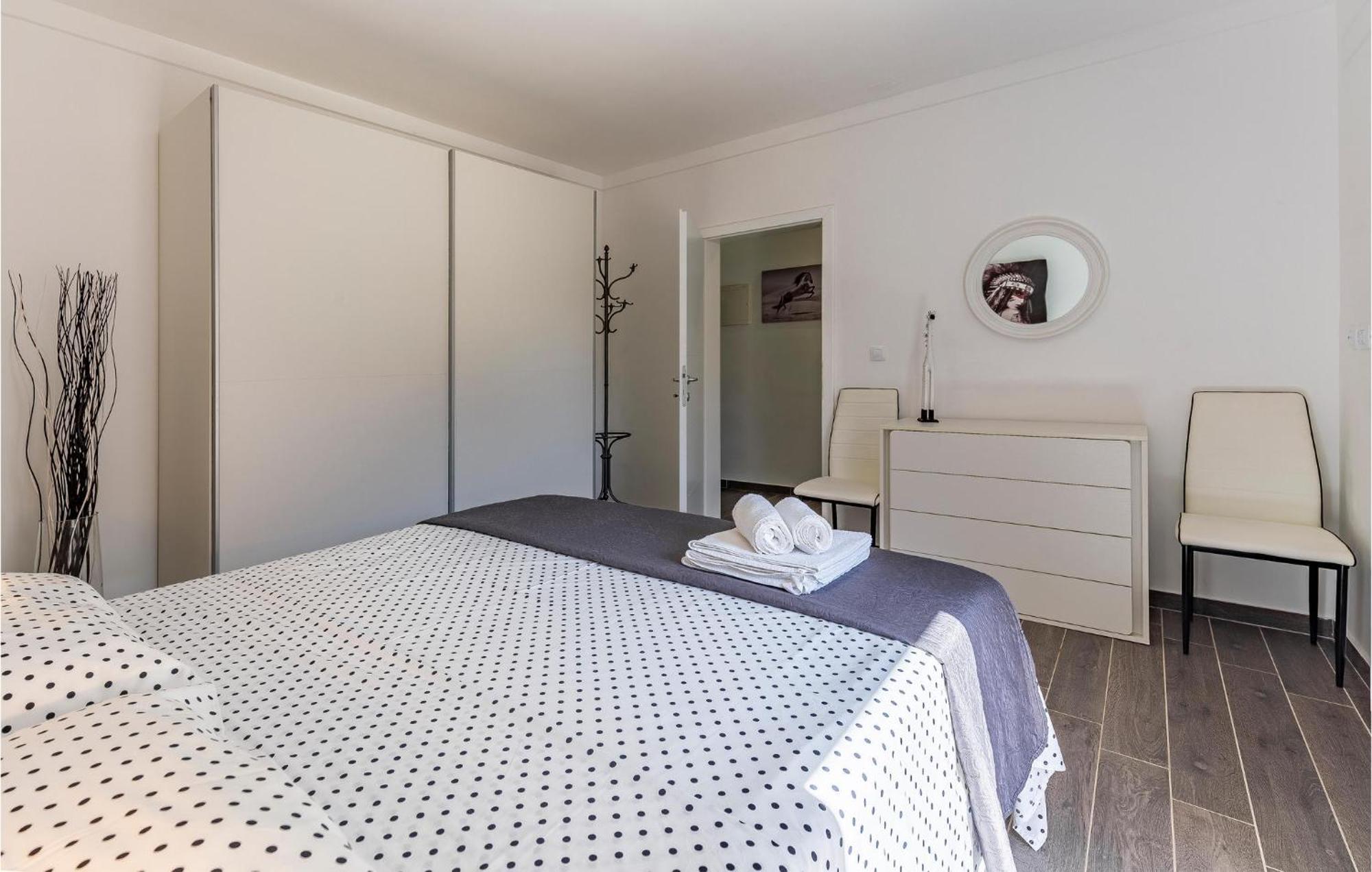 Ferienhaus Lovely In With Kitchen Rovinj
